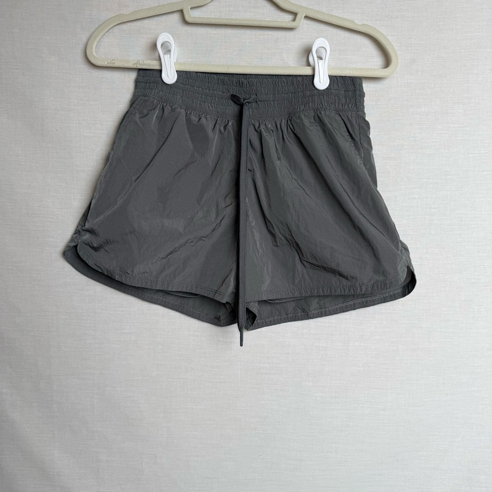 YPB by Express Women’s Gray Running / Athletic Shorts Size Small